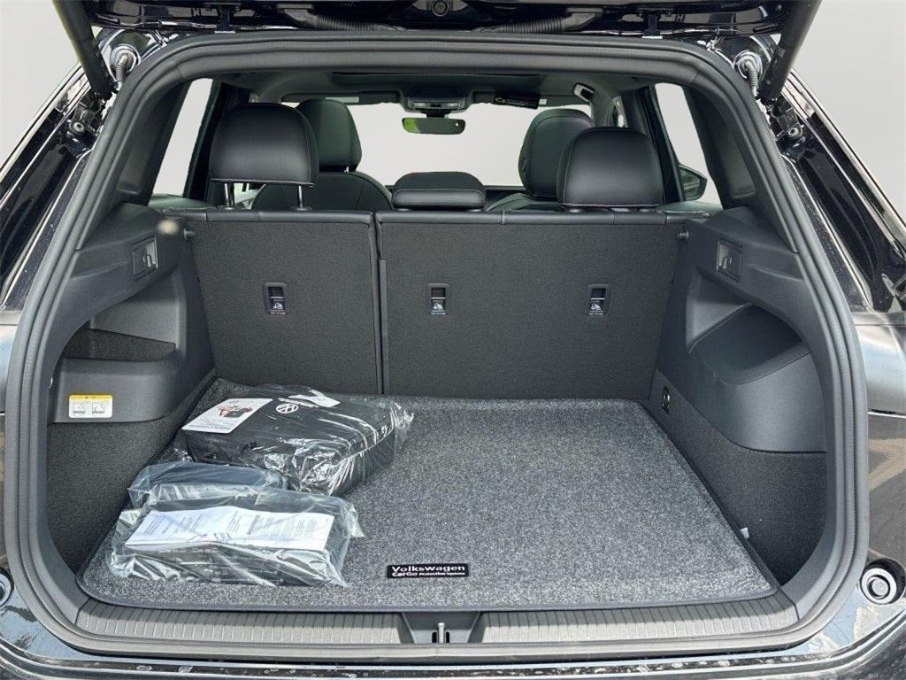 2025 Volkswagen Tiguan 2.0T SE R-Line Black