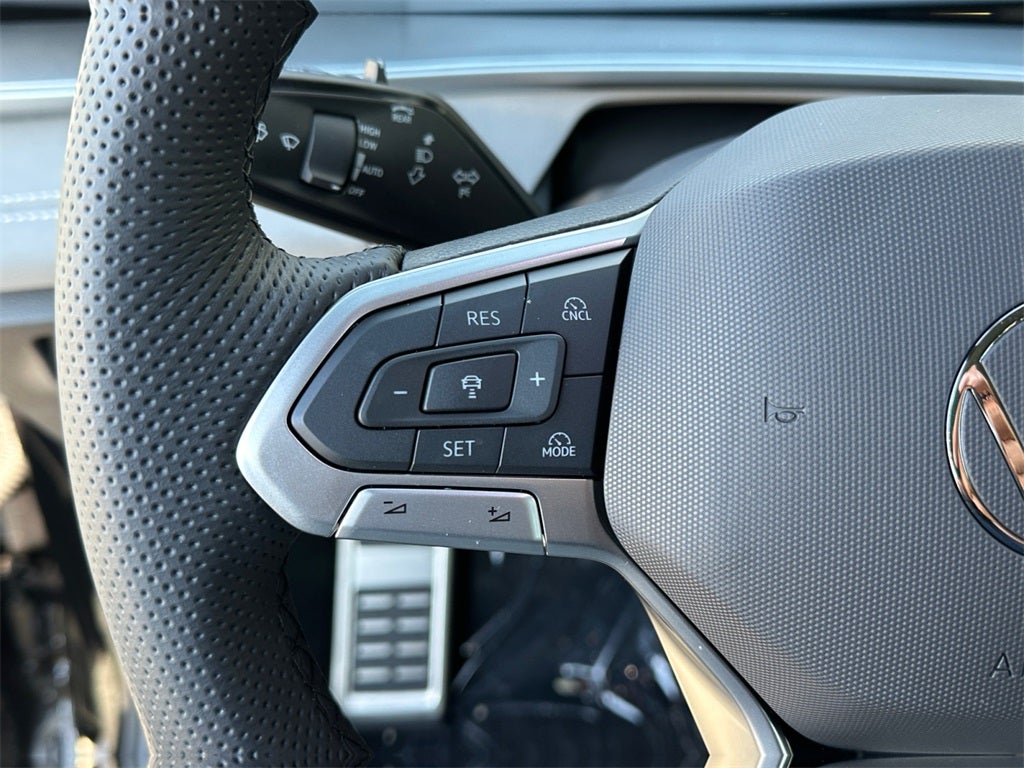 2025 Volkswagen Tiguan 2.0T SE R-Line Black