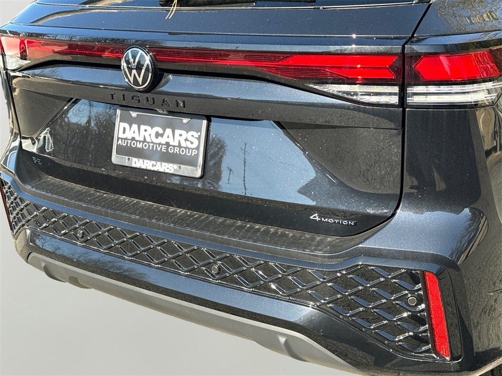 2025 Volkswagen Tiguan 2.0T SE R-Line Black