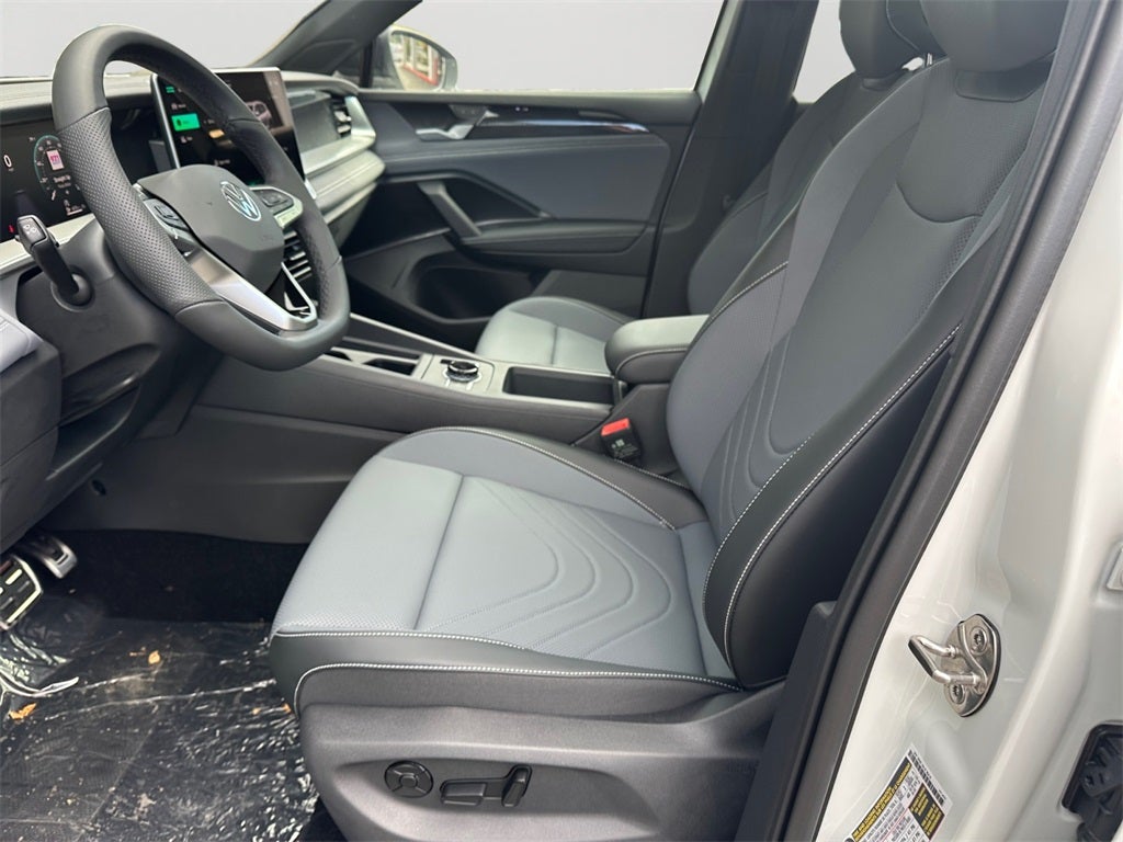 2025 Volkswagen Tiguan 2.0T SE R-Line Black