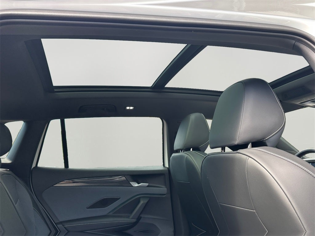 2025 Volkswagen Tiguan 2.0T SE R-Line Black