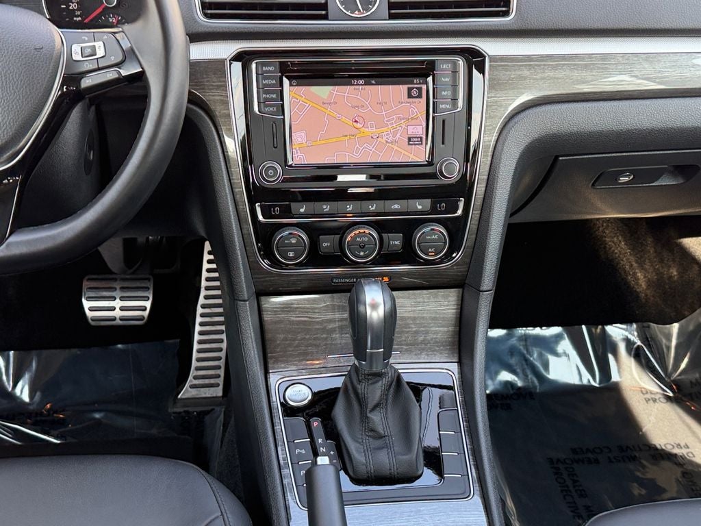 2017 Volkswagen Passat SEL Premium