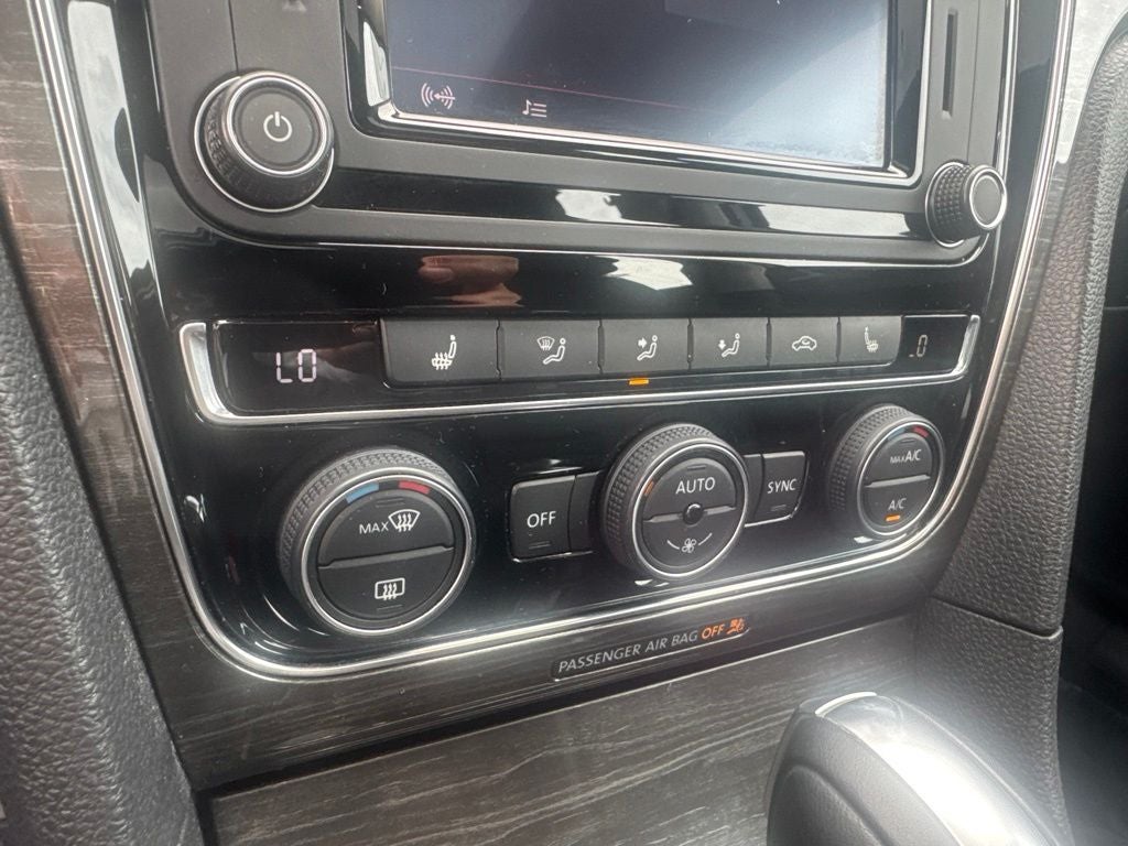 2017 Volkswagen Passat SEL Premium