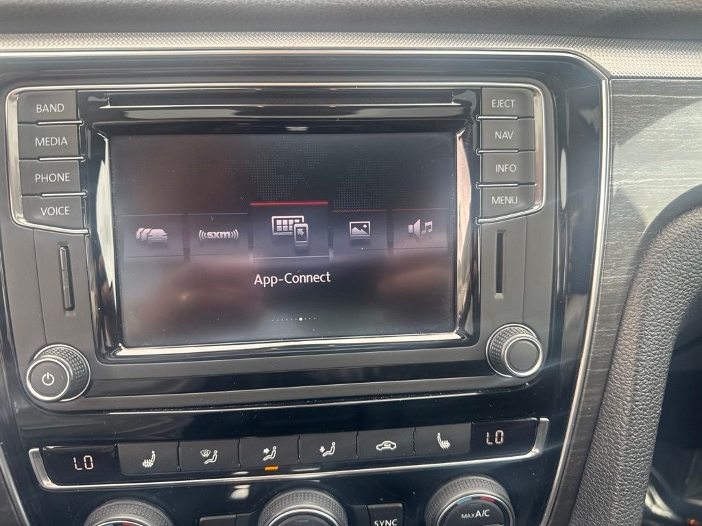 2017 Volkswagen Passat SEL Premium