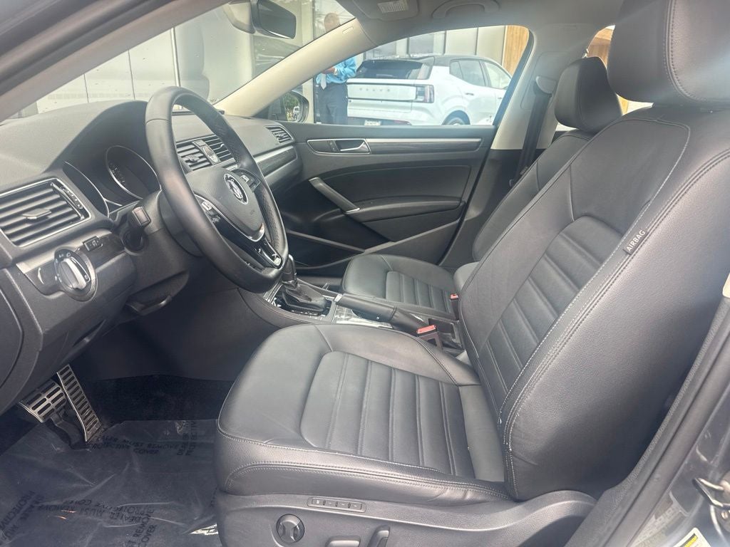 2017 Volkswagen Passat SEL Premium
