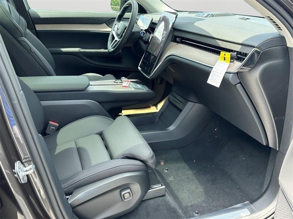 2025 Volvo EX90 Twin Motor Plus 7-Seater