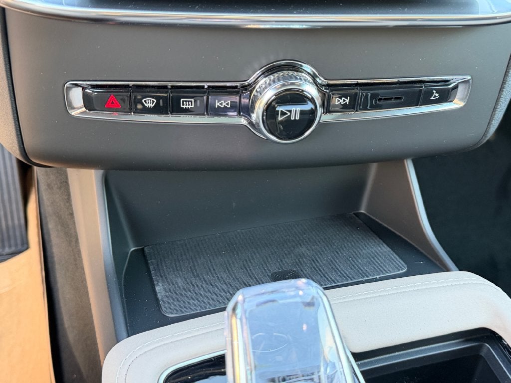 2026 Volvo XC90 B6 Plus 6-Seater