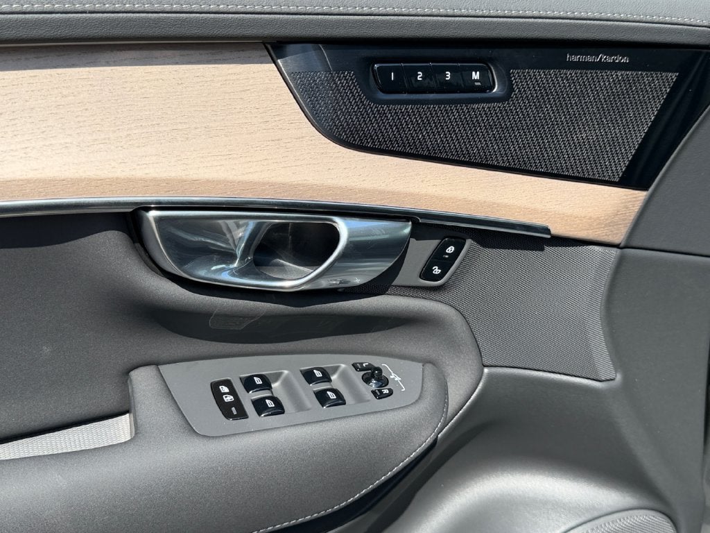 2027 Volvo XC90 B6 Plus 7-Seater