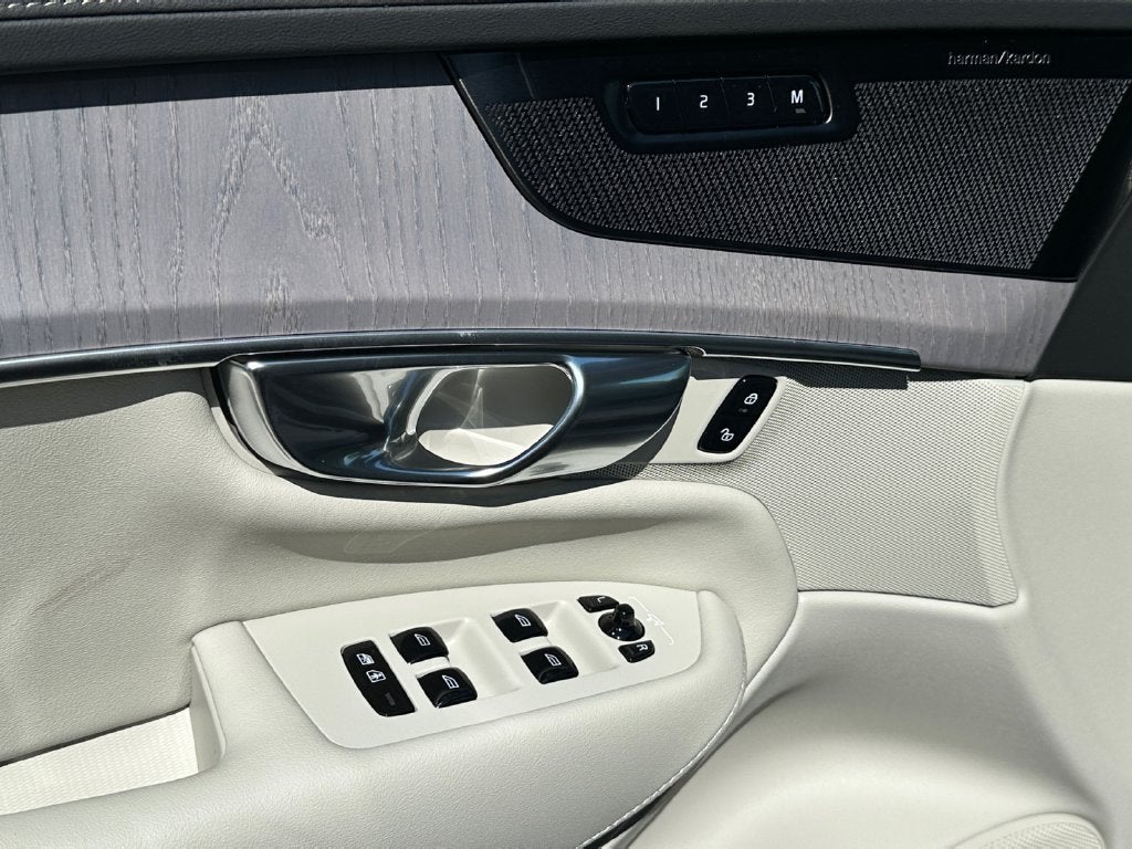 2026 Volvo XC90 B6 Ultra