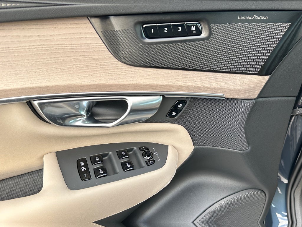 2026 Volvo XC90 B6 Ultra