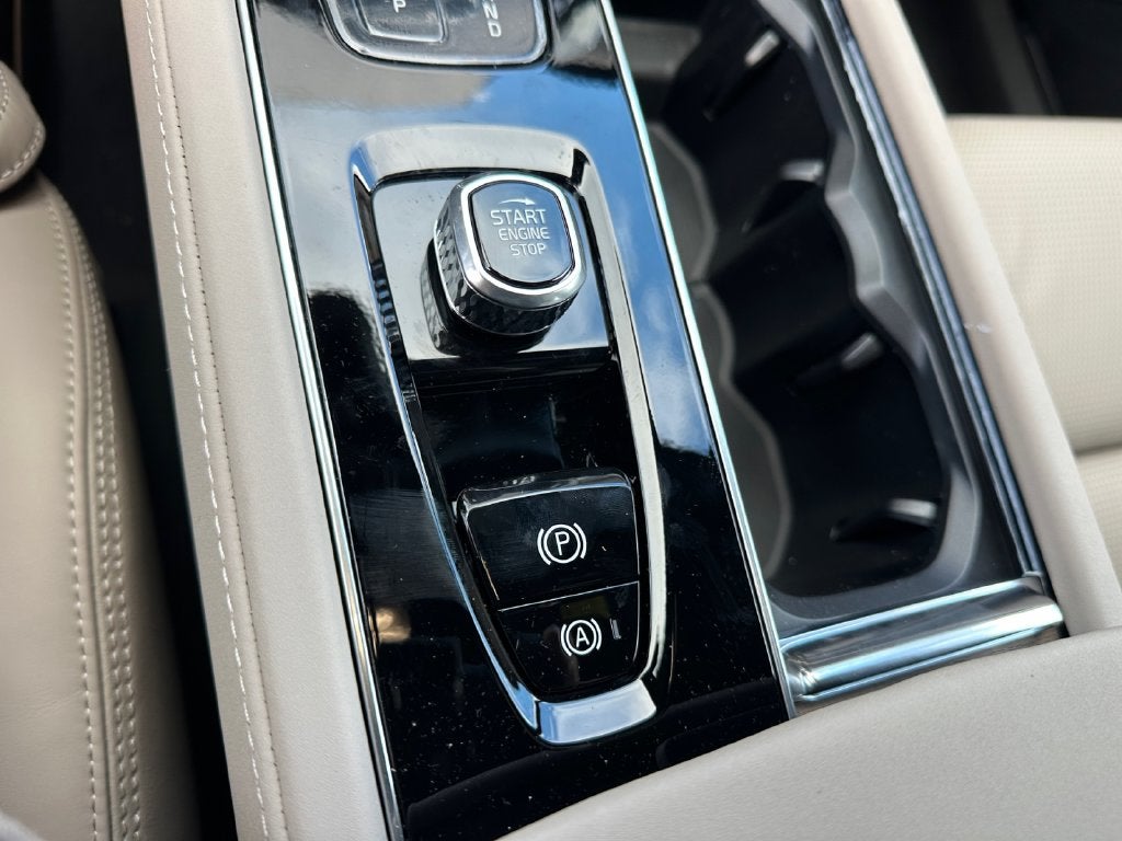 2026 Volvo XC90 B6 Ultra