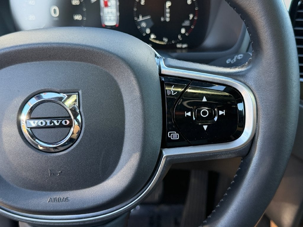 2017 Volvo XC90 T6 Momentum