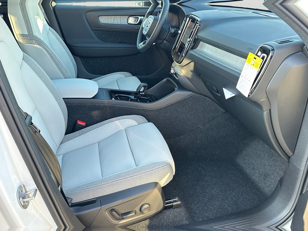 2026 Volvo EX40 Twin Motor Plus