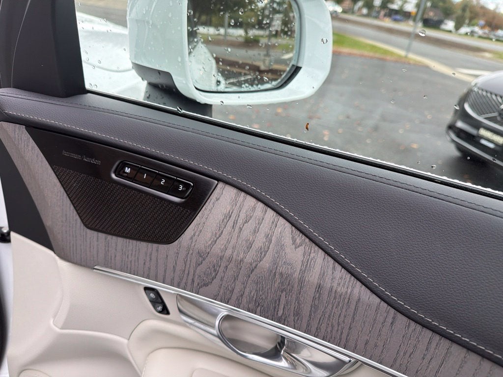 2025 Volvo XC90 Plug-In Hybrid T8 Ultra 7 Passenger