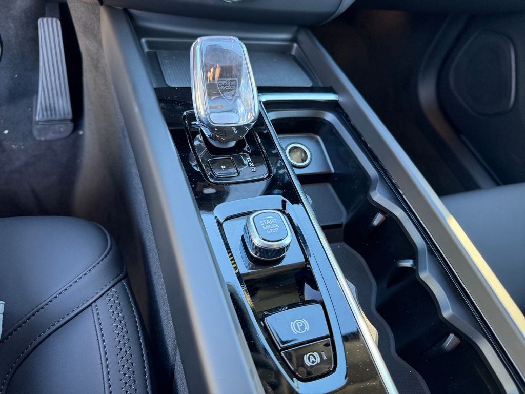 2026 Volvo XC60 Plug-In Hybrid T8 Plus