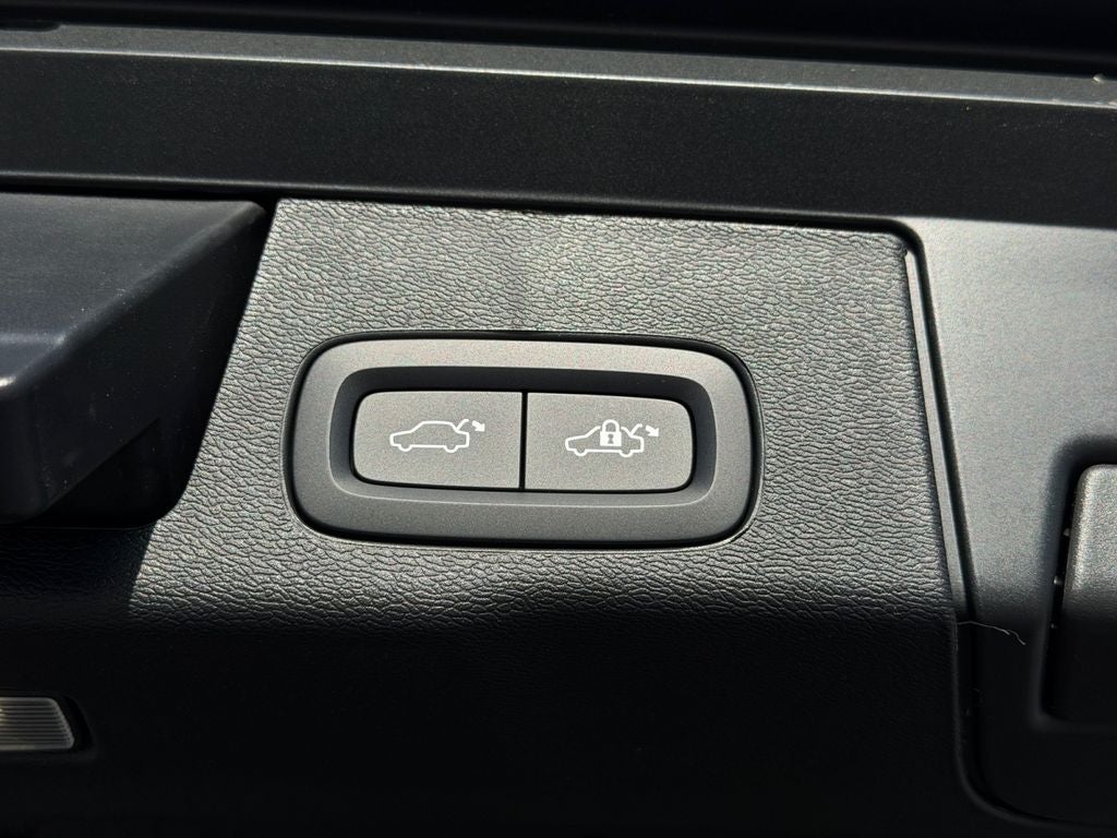 2026 Volvo XC60 Plug-In Hybrid T8 Plus