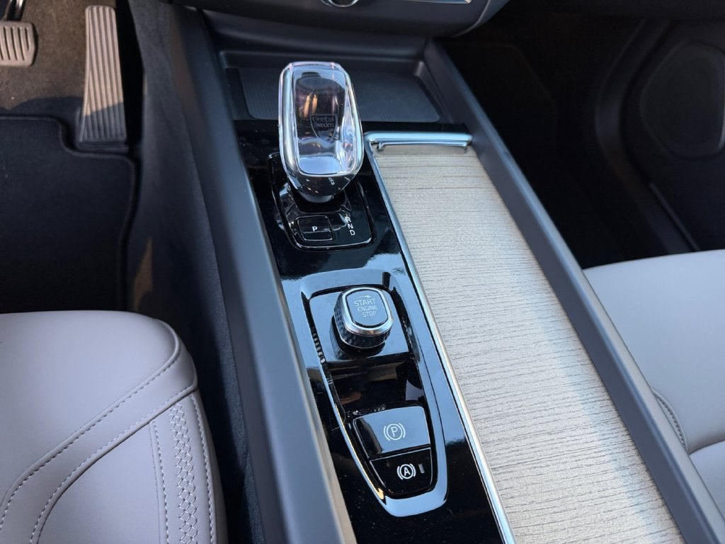 2026 Volvo XC60 Plug-In Hybrid T8 Plus