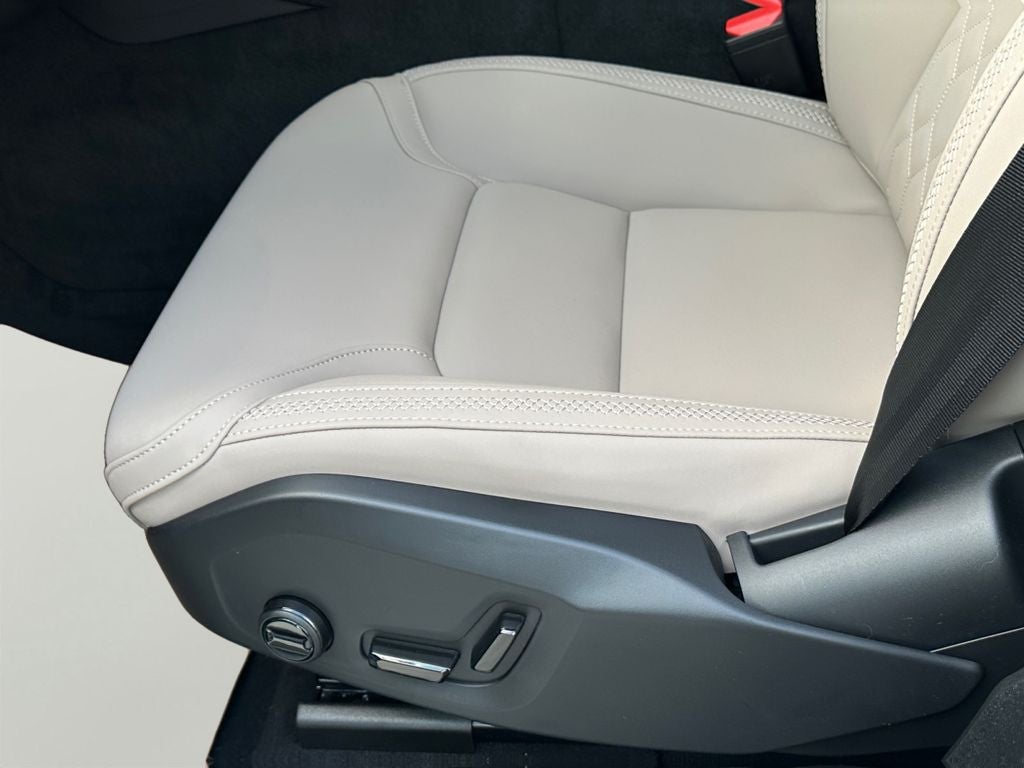 2026 Volvo XC60 Plug-In Hybrid T8 Plus