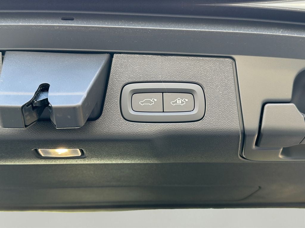 2026 Volvo XC60 Plug-In Hybrid T8 Plus