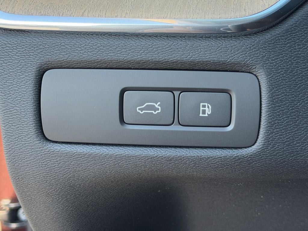 2026 Volvo XC60 Plug-In Hybrid T8 Plus