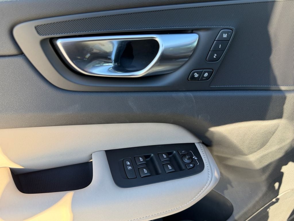 2026 Volvo XC60 Plug-In Hybrid T8 Plus