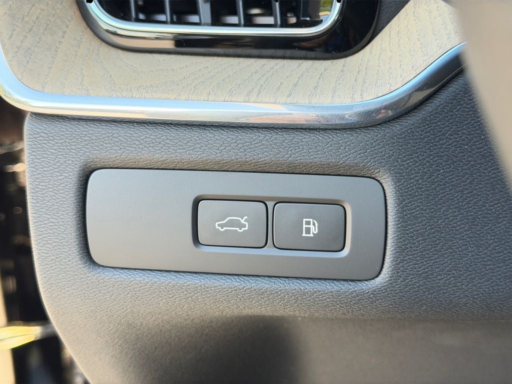 2026 Volvo XC60 Plug-In Hybrid T8 Plus