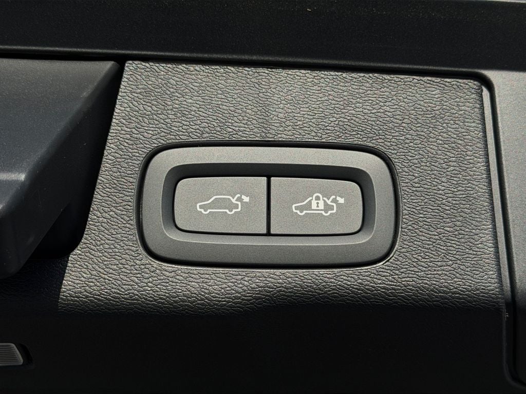 2026 Volvo XC60 Plug-In Hybrid T8 Plus