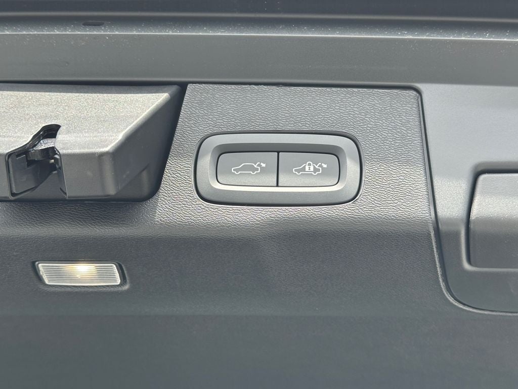 2026 Volvo XC60 Plug-In Hybrid T8 Ultra