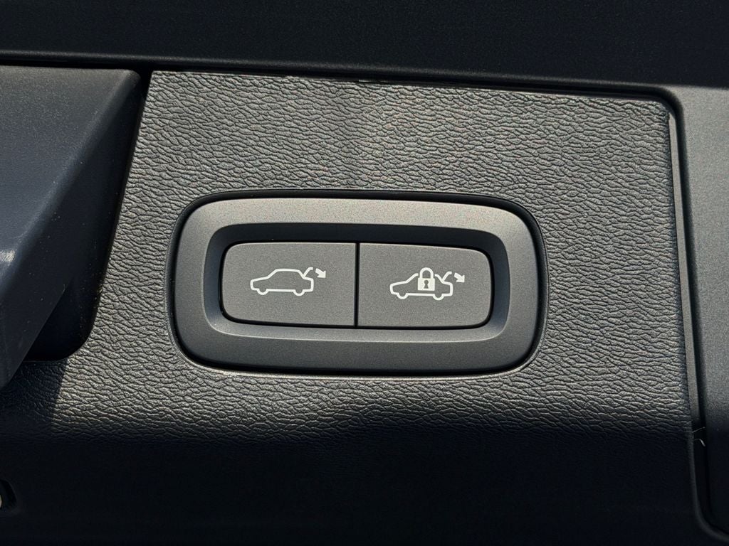 2026 Volvo XC60 Plug-In Hybrid T8 Ultra