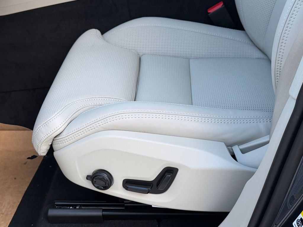 2026 Volvo XC60 Plug-In Hybrid T8 Ultra