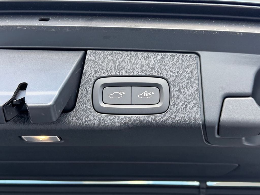 2026 Volvo XC60 Plug-In Hybrid T8 Ultra