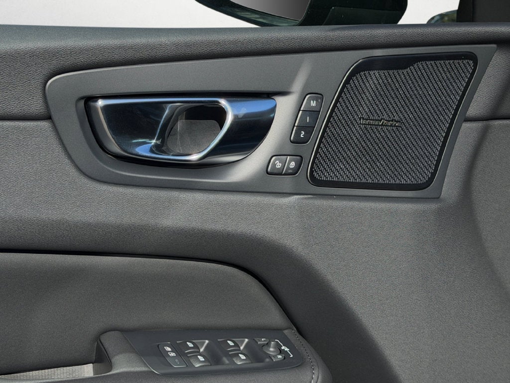 2027 Volvo XC60 Plug-In Hybrid T8 Plus