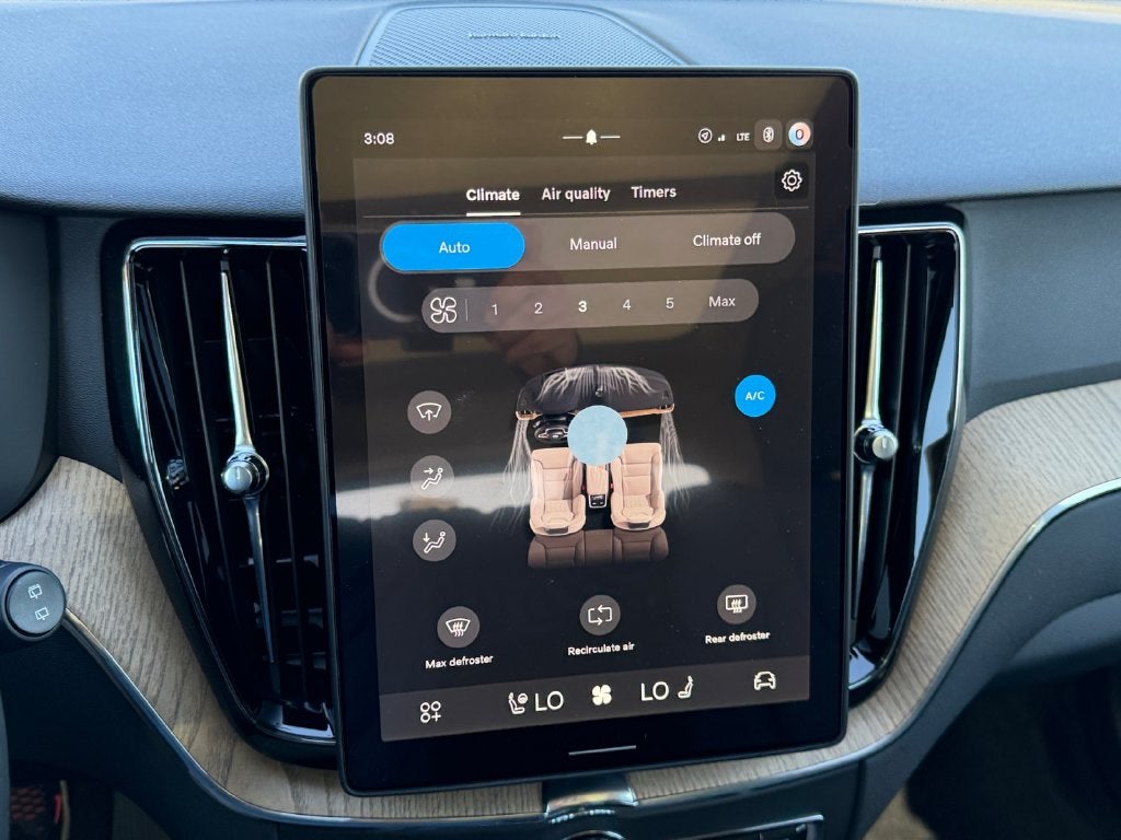2027 Volvo XC60 Plug-In Hybrid T8 Plus