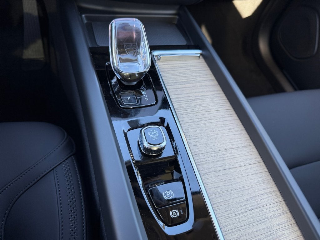 2027 Volvo XC60 Plug-In Hybrid T8 Plus