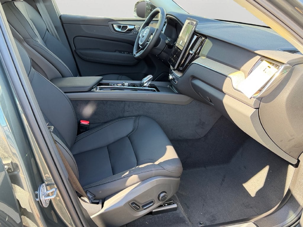 2027 Volvo XC60 Plug-In Hybrid T8 Plus