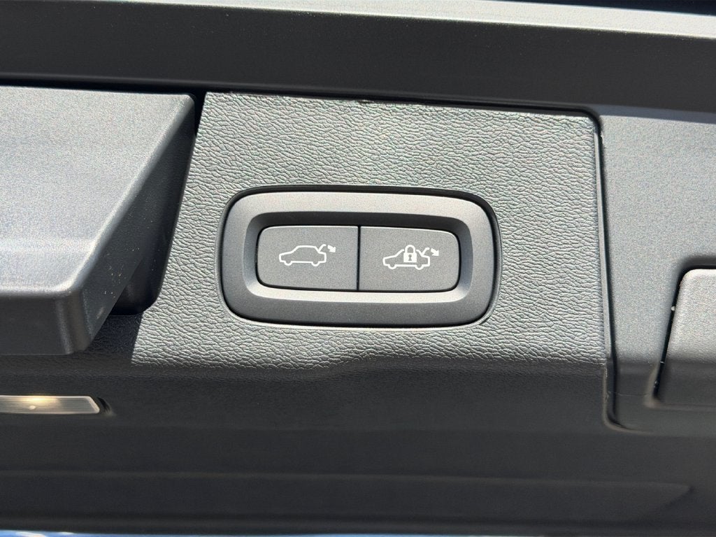 2027 Volvo XC60 Plug-In Hybrid T8 Plus
