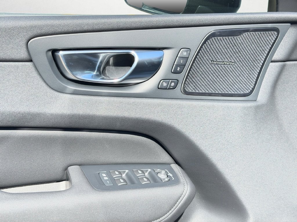 2027 Volvo XC60 Plug-In Hybrid T8 Ultra Black Edition