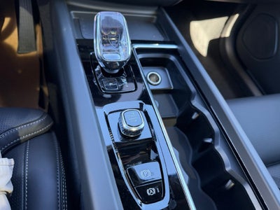 2027 Volvo XC60 Plug-In Hybrid T8 Ultra Black Edition