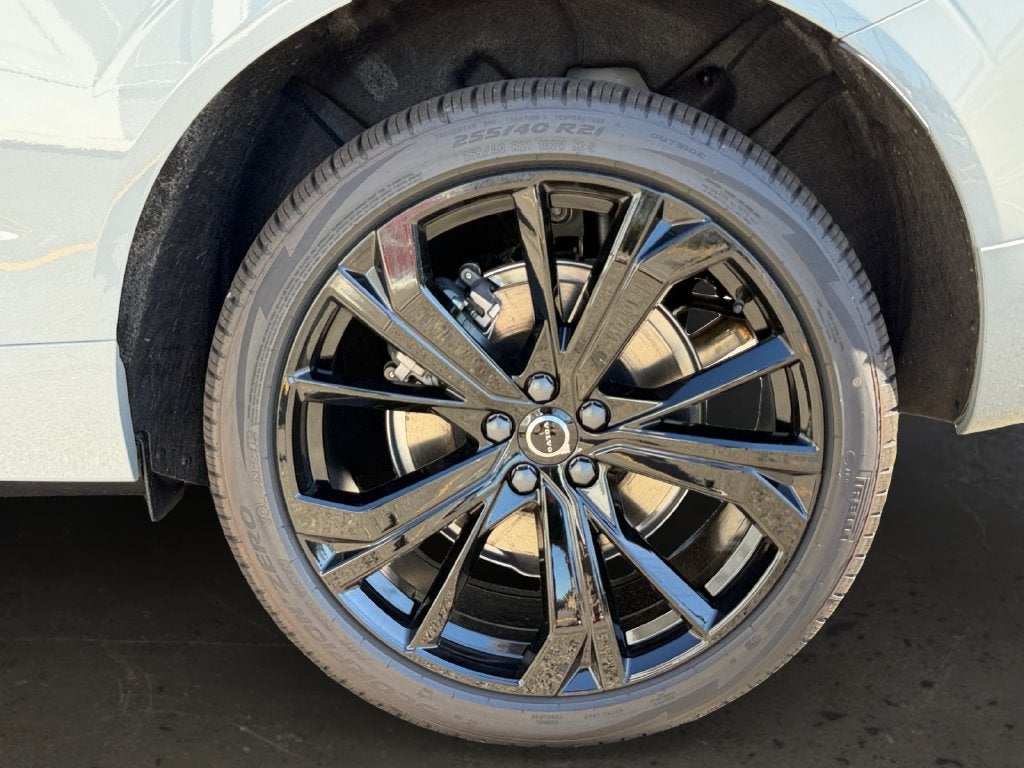 2027 Volvo XC60 Plug-In Hybrid T8 Ultra Black Edition