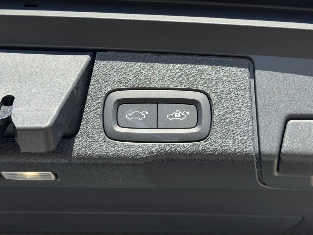 2027 Volvo XC60 Plug-In Hybrid T8 Ultra Black Edition
