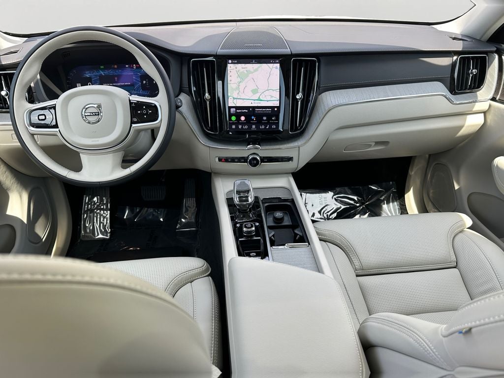 2024 Volvo XC60 B5 Ultimate Dark Theme