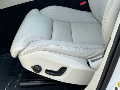 2024 Volvo XC60 B5 Ultimate Dark Theme