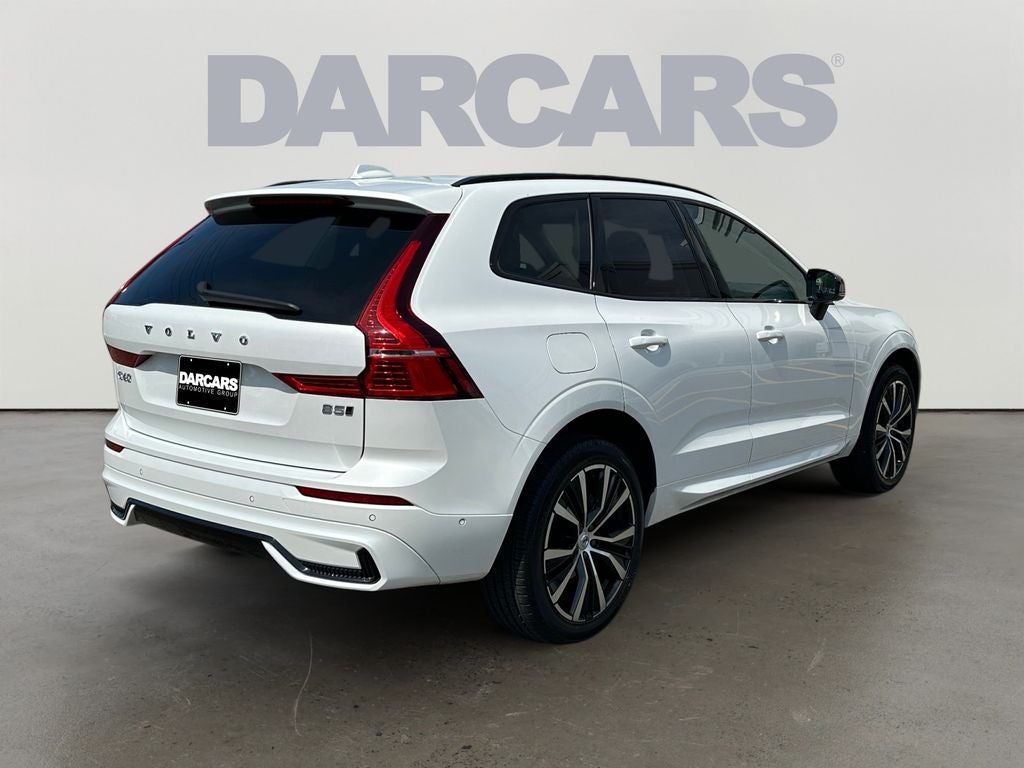2024 Volvo XC60 B5 Ultimate Dark Theme
