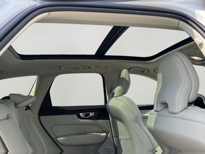 2024 Volvo XC60 B5 Ultimate Dark Theme