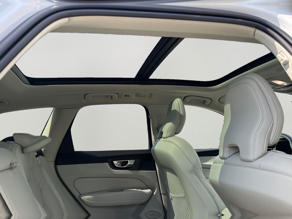 2024 Volvo XC60 B5 Ultimate Dark Theme