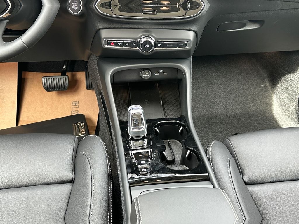 2026 Volvo XC40 B5 Plus