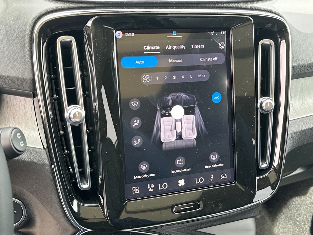 2026 Volvo XC40 B5 Plus