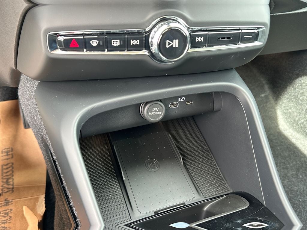 2026 Volvo XC40 B5 Plus
