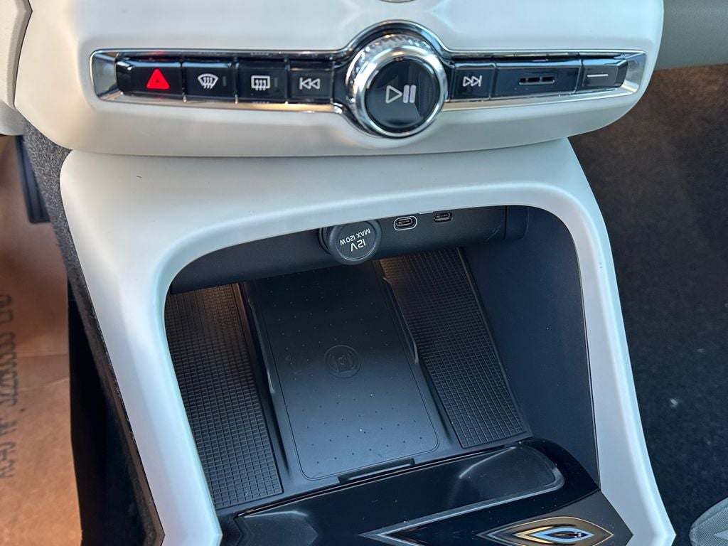 2026 Volvo XC40 B5 Plus