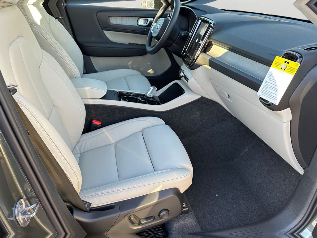 2026 Volvo XC40 B5 Plus